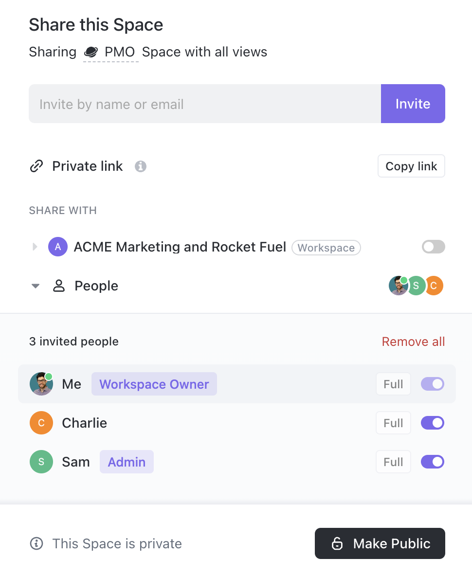 Captura de pantalla de alguien compartiendo un Espacio y ajustando permisos para los usuarios.