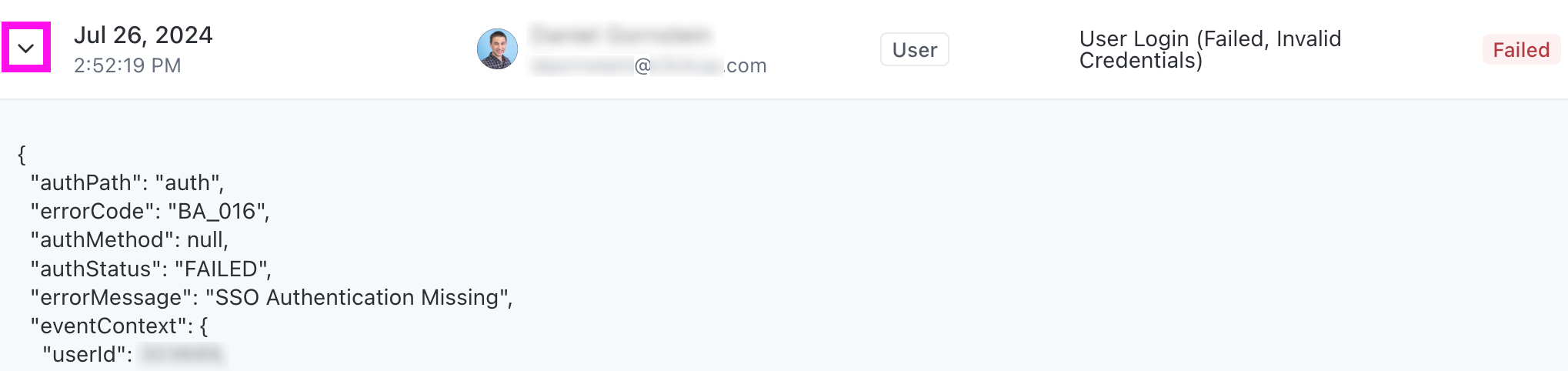 Screenshot, der das Ausklapp-Symbol links vom Datum in einer Zeile des Prüfprotokolls hervorhebt.