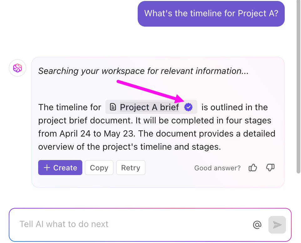 Screenshot eines Wikis in der KI-Antwort auf die Frage: „Wie ist der Zeitplan für Projekt A?“ Ein Pfeil zeigt auf das lila Abzeichen, das das Dokument als verlässliche Quelle kennzeichnet.