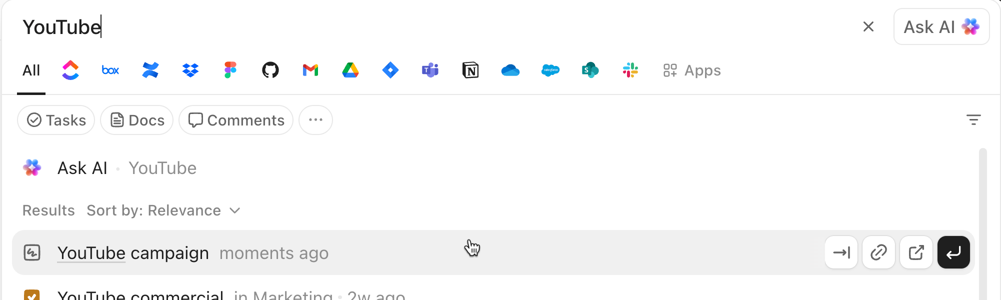 Screenshot des Command-Centers. Der Suchbegriff YouTube wird in die Suchleiste eingegeben. Ein Whiteboard namens YouTube-Kampagne ist in den Ergebnissen.png