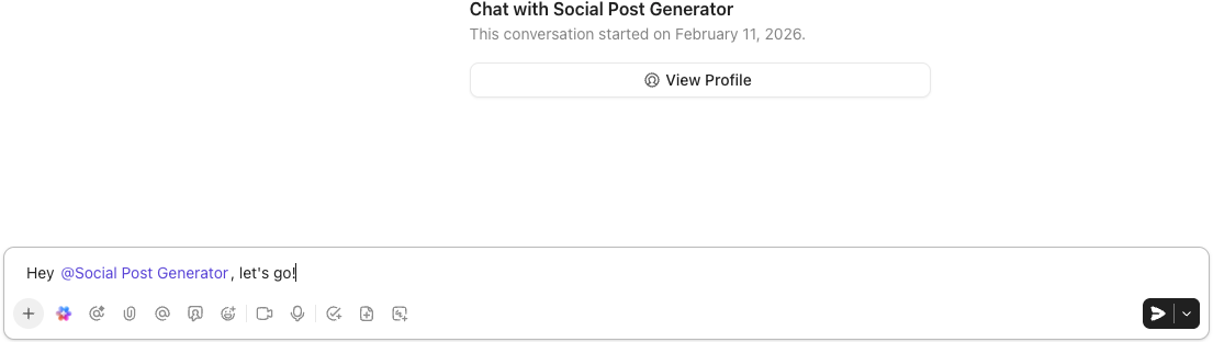 Captura de pantalla del Chat inicial del creador del Agente con el Agente. El Chat dice: '¡Hey @Social Post Generator, vamos!'.