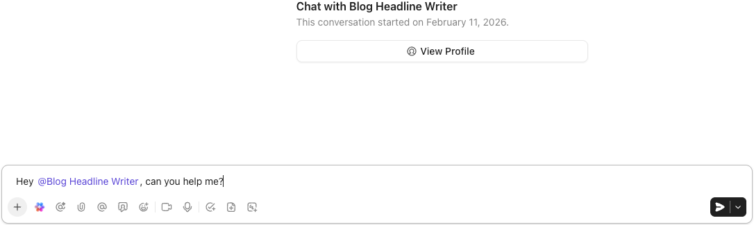 Captura de tela do criador do Blog Headline Writer iniciando um Chat com ele. O Chat diz: 'Hey @Blog Headline Writer, can you help me.'.